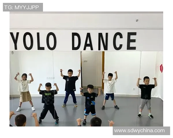 赛后复盘：西安街舞队与深圳街舞队默契配合的精彩瞬间分析